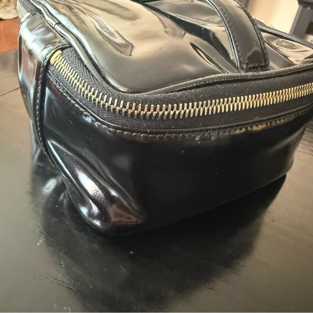 CHANEL Patent Leather Black Vanity Bag with Gold Hardware - Picture 7 of 11